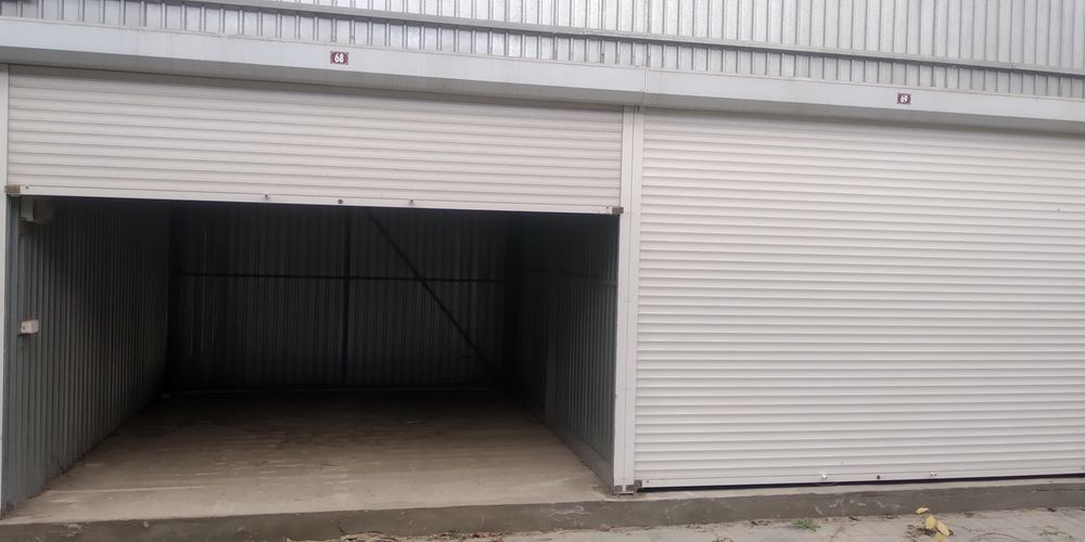 Б/У Ролеты. 3000 х 2500, 50% от новых. На гараж, магазин, производство