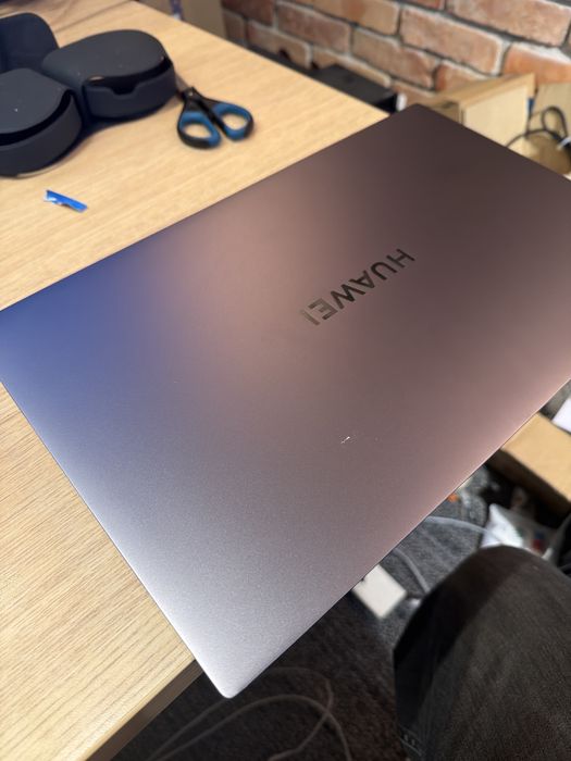 Huawei marebok d16 ryzen 5 16GB Ram 512 ssd