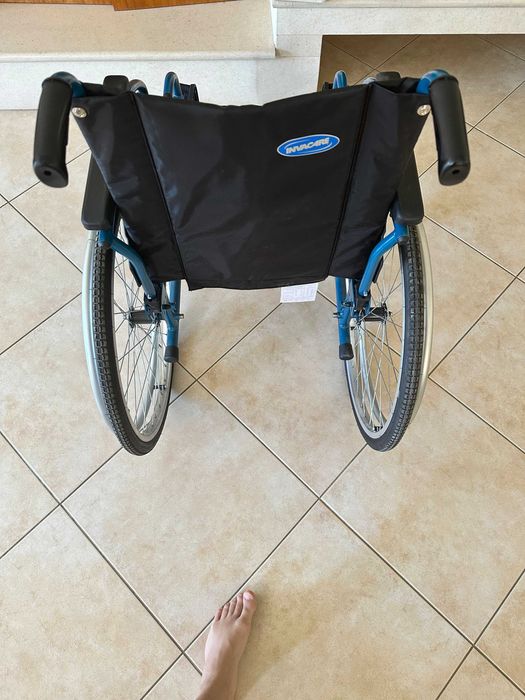 Cadeira de rodas nova