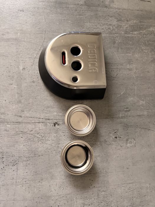 Ekspres do kawy kolbowy ciśnieniowy DeLonghi Dedica Style