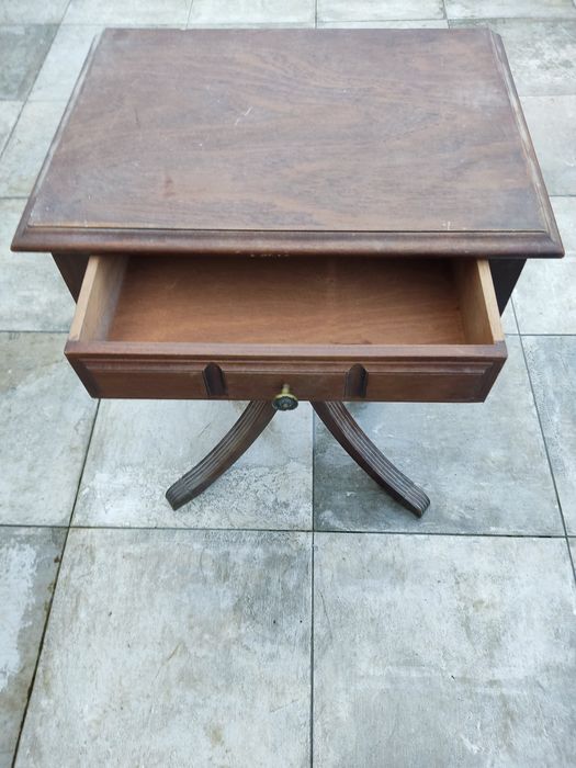 Mesa cabeceira vintage
