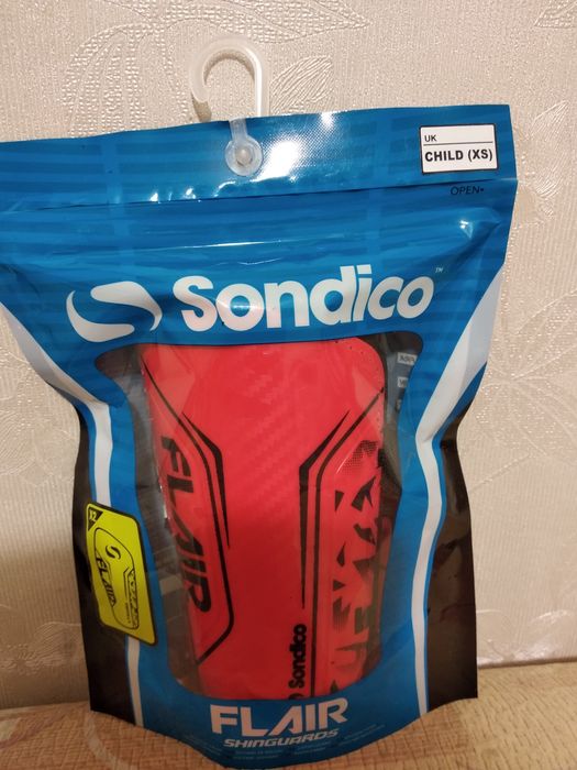 Щитки для футболу