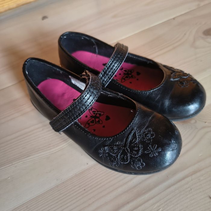 Buty galowe skórzane czarne z paskiem