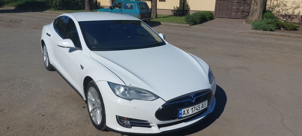 Tesla Model S 85 кв