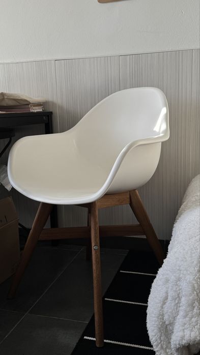 Cadeira Branca IKEA c/ Pés de madeira