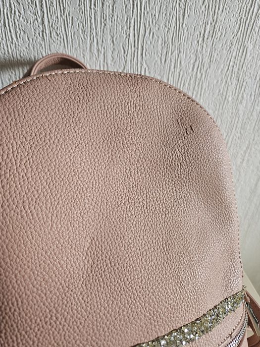 Рюкзак жіночий шкіряний пудрового кольору б/у