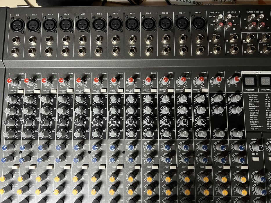 Mesa de mistura amplificada Samson S4000