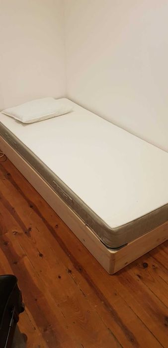 Estrado + Colchão IKEA com apenas 3 meses de uso