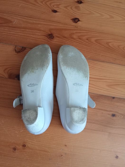 Buty na obcasie białe skórkowe