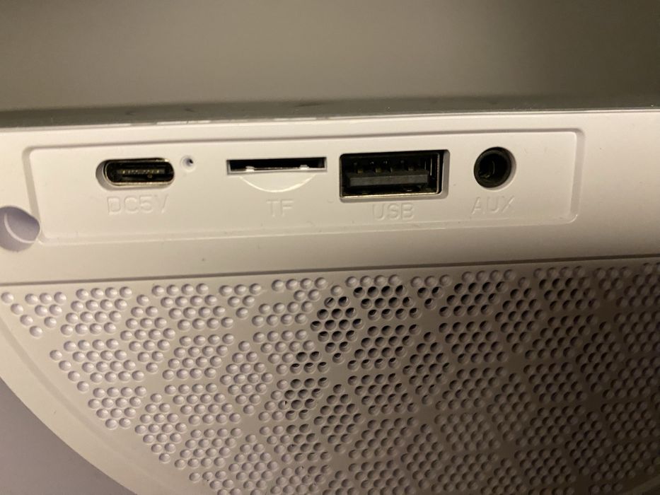 Ładowarka bezprzewodowa z głośnikiem Bluetooth i lampką LED