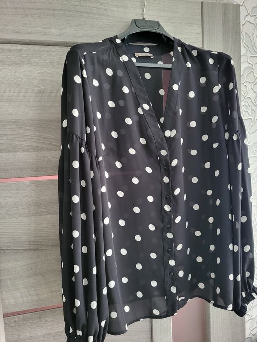 Чудова блуза,легка тканина у горошок. Ідеальний стан,б/у.Ціна-350 гр.