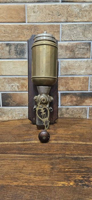 Zabytkowy kolekcjonerski młynek