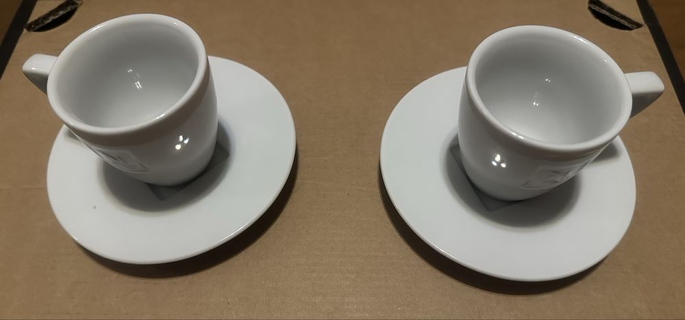 Zestaw porcelanowych filiżanek i spodków 2 szt