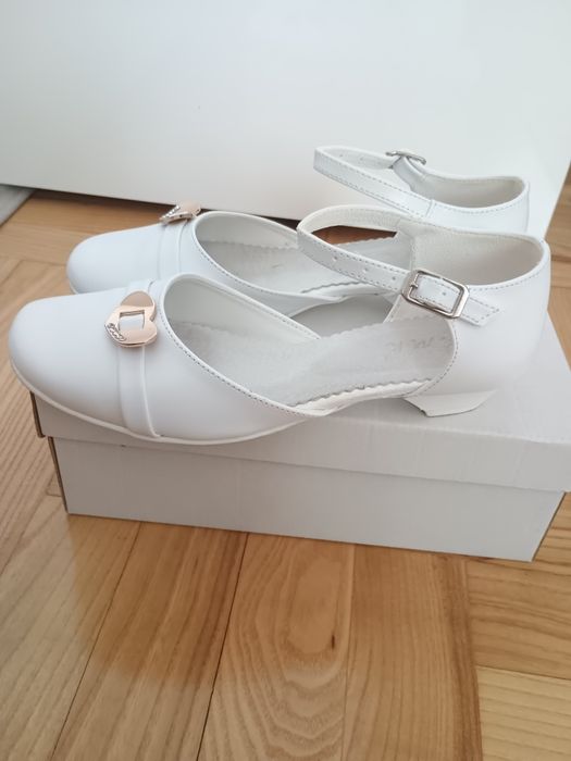 Buty do komunii białe