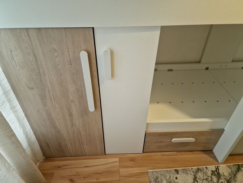 Beliche duplo com roupeiro