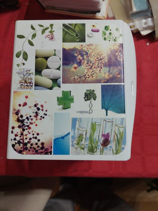 Caixa para medicamentos com doseadores
