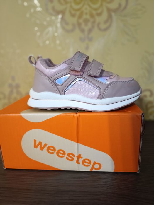 Дитячі кросівки для дівчинки