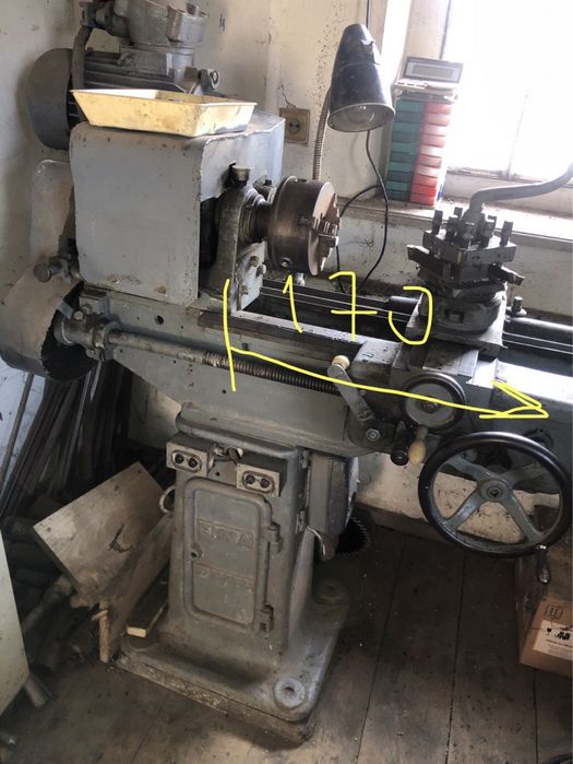 Продам старий токарний станок середніх розмірів, довга станина.