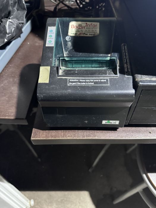 Conjunto de Computador com ecra tatil para negocio