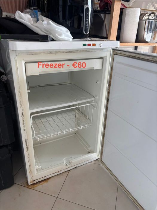 Congelador de baixo balcão