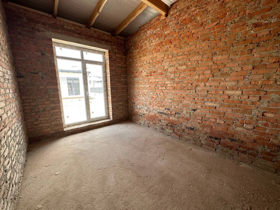 Котедж за 3 поліклінікою. З комунікаціями