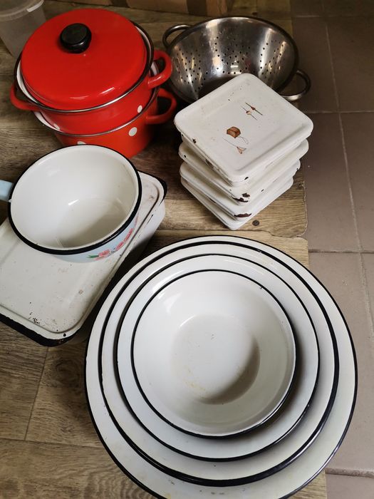 Кастрюли, миски, судочки