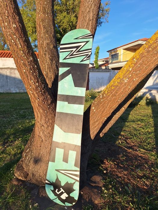 Prancha de Snowboard ride mais fixadores
Prancha de snowboard Ride bez