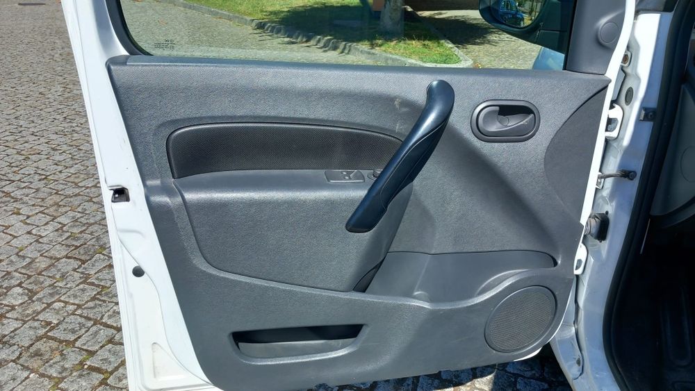 Renault Kangoo ZE 33kWh - baterias próprias