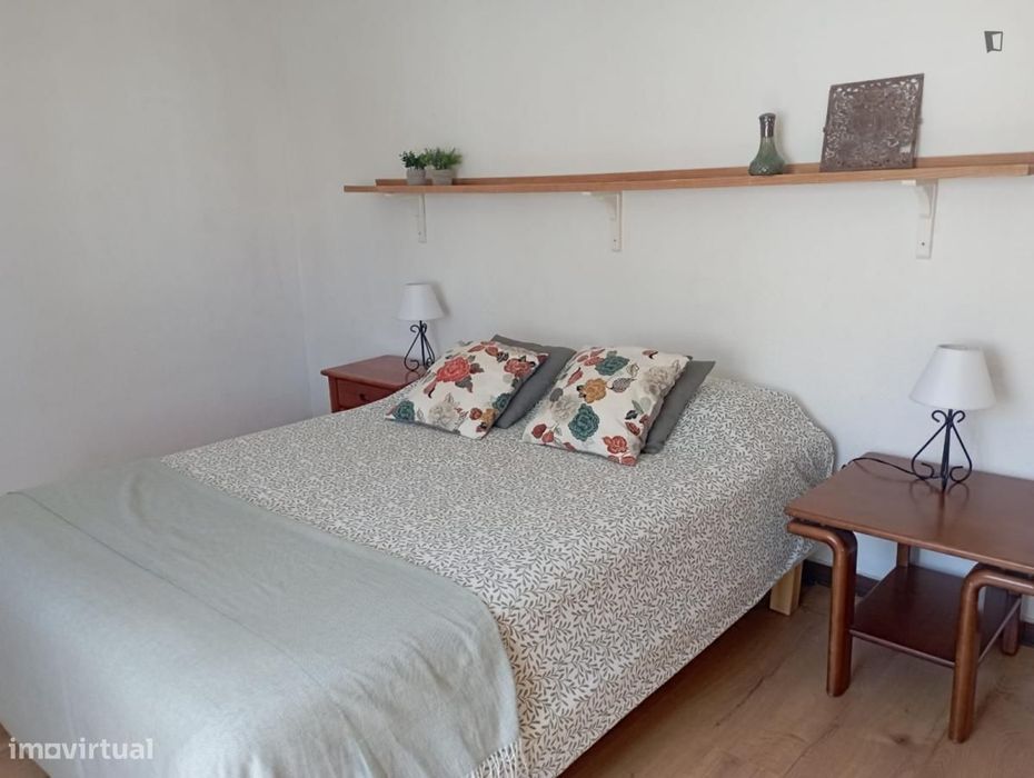 Quarto - localizado em Carcavelos Lisbon