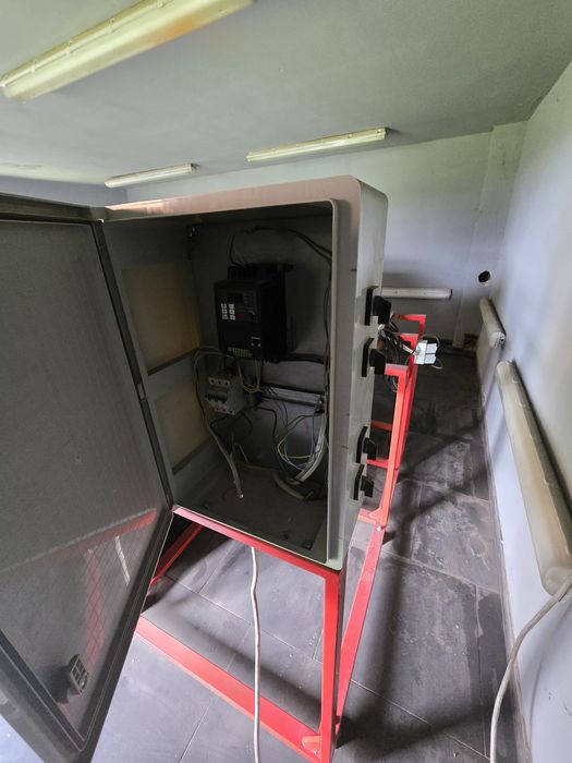 Wielopiła do cegły z taśmociągiem