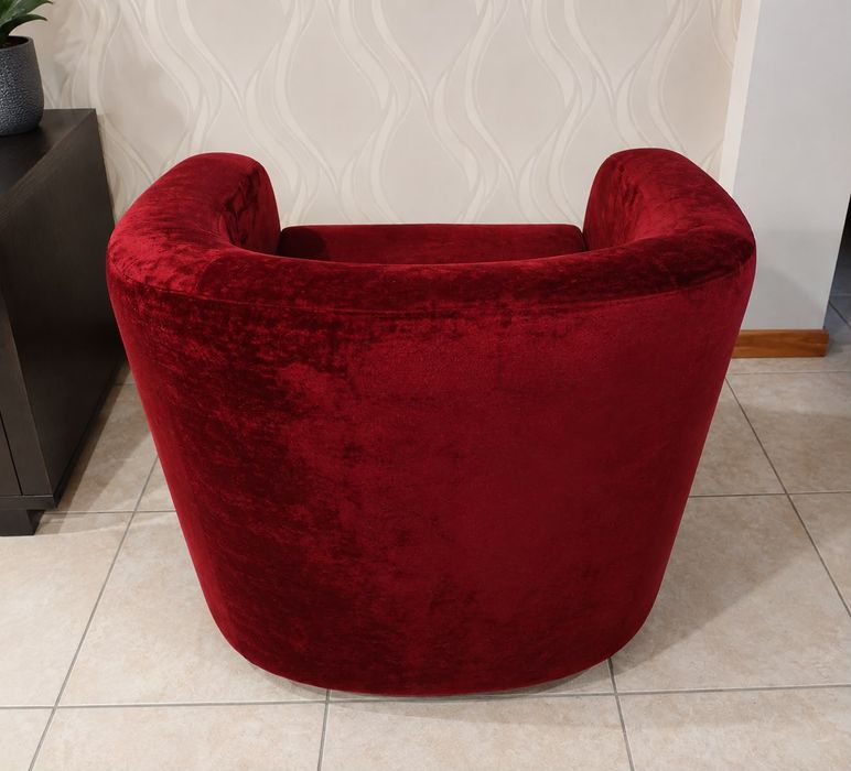 Conjunto de duas Poltronas 
Conjunto de 2 Poltronas em Veludo Vermelho + Almofadas | Excelente Estado