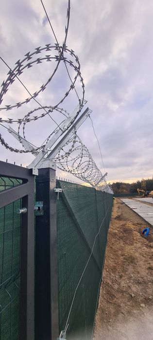 Ogrodzenia panelowe murowane siatka fundament montaż bram