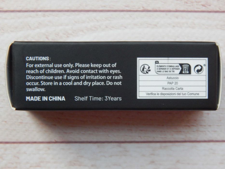 Чорна помада з блискітками глітер, рок панк готика