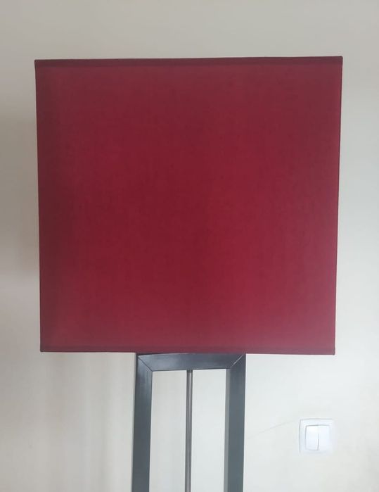 Candeeiro de pé alto