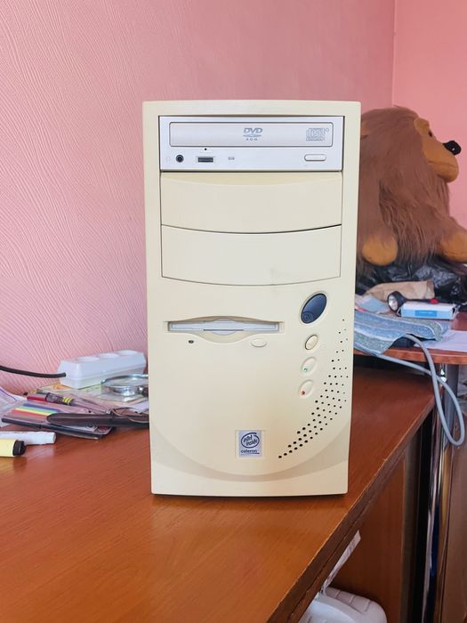 Продаю системний блок 2001р