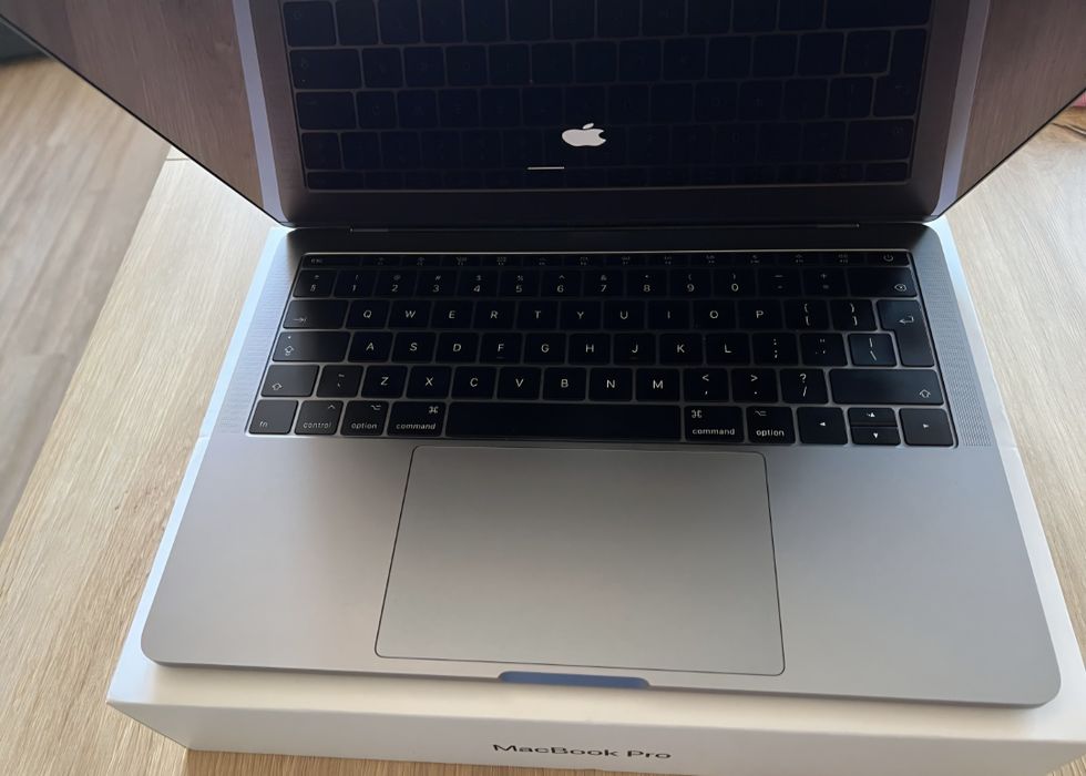 Mcbook Pro 2017.13 cali.
