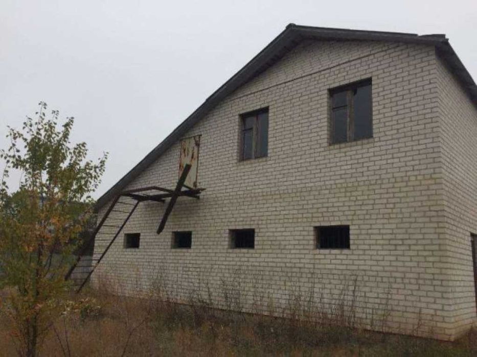 Ціну знижено! Будинок у передмісті.