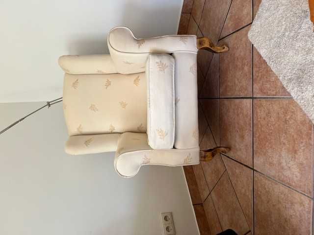 Sofá individual em bom estado