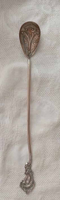 Antiga Colher de Prata Trabalhada com Haste Longa (Estilo Arte Nova) – 22g