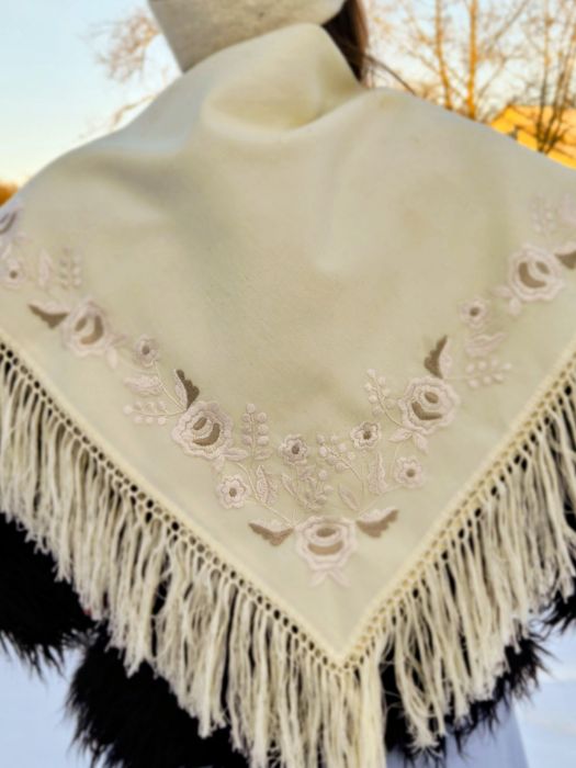 Вишита хустка «Біла»