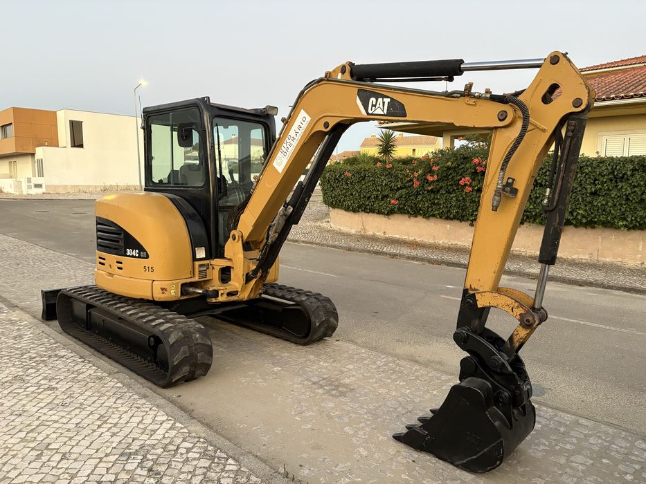 Giratória CAT- 5 Toneladas - R E S E R V A D A