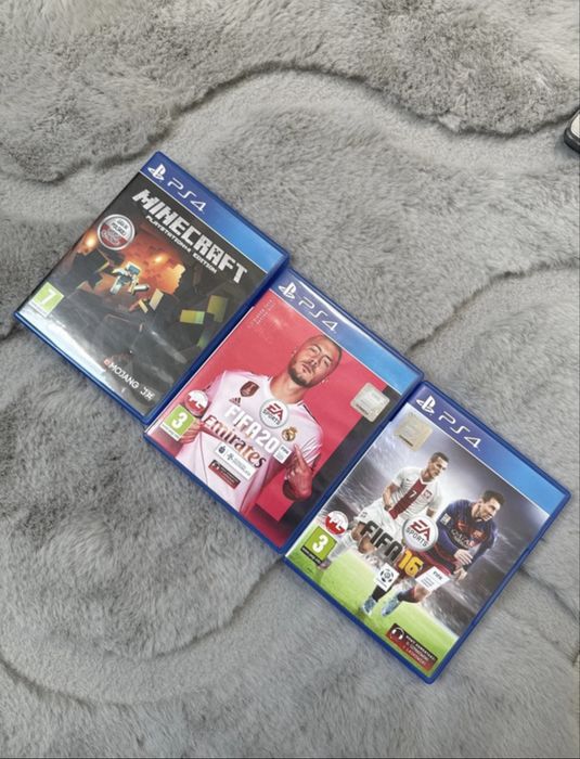 Playstation 4 FAT z padem + 3 gry