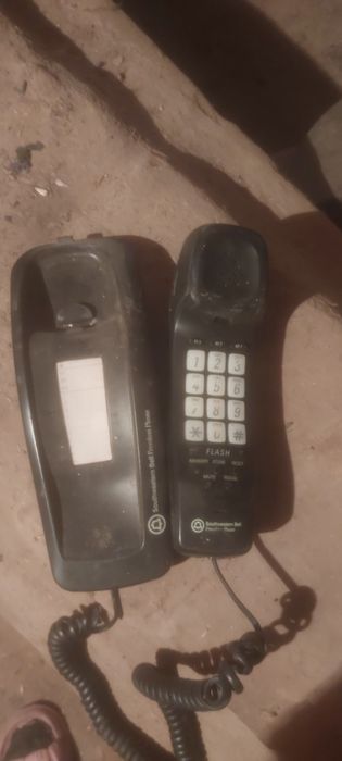 Телефон кнопочний