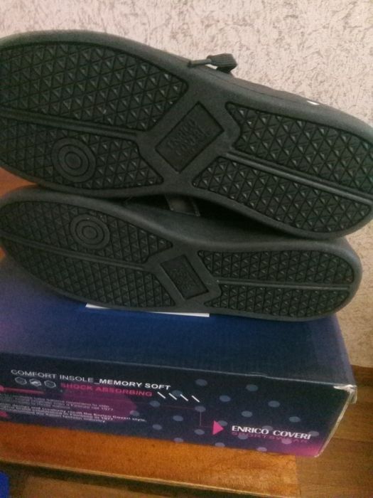 Продам жиночи полуботинки