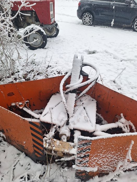 Pług do odśnieżania za ciągnik