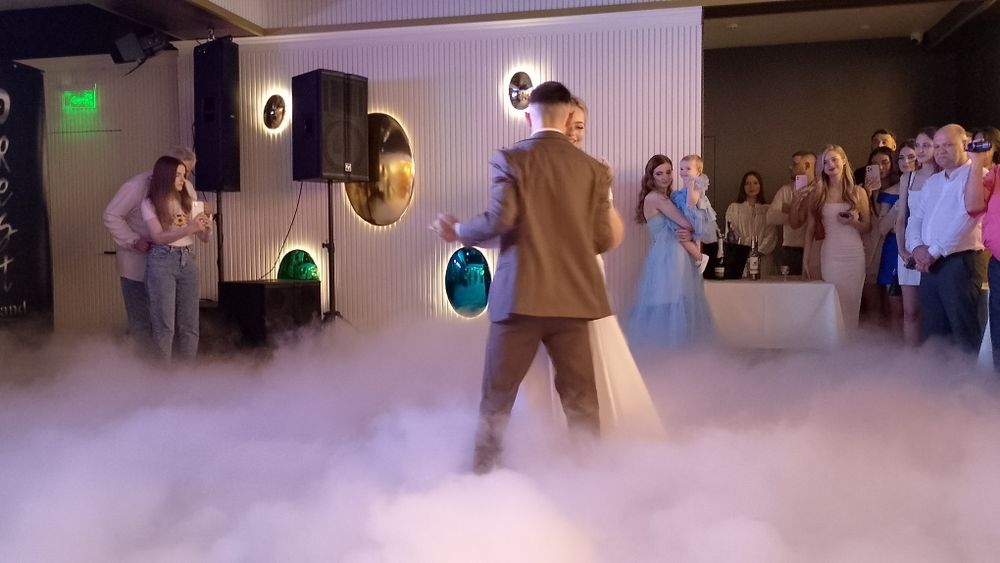 Важкий, низький дим, холодні фонтани