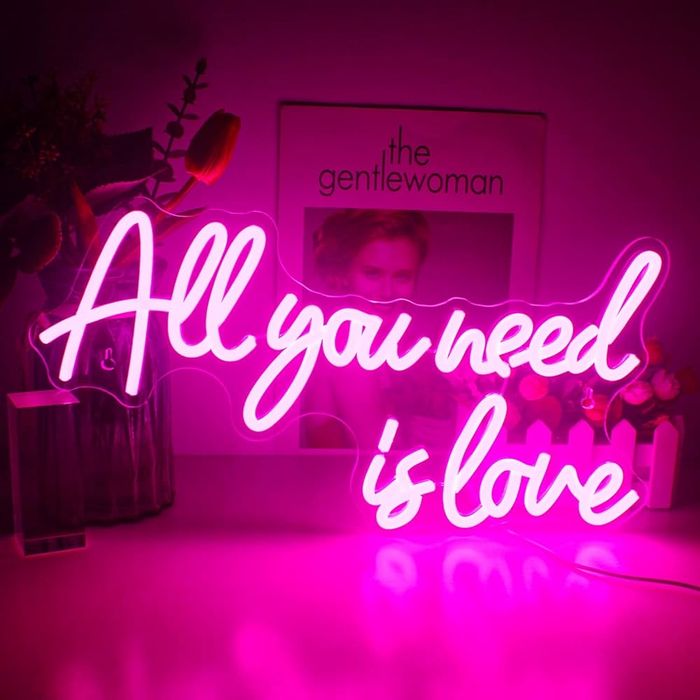 Napis neonowy All you need is love