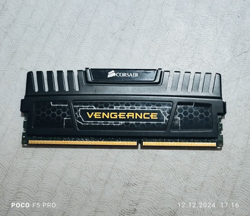 Оперативна пам'ять Corsair DDR3-1600 4096MB PC3-12800 Vengeance