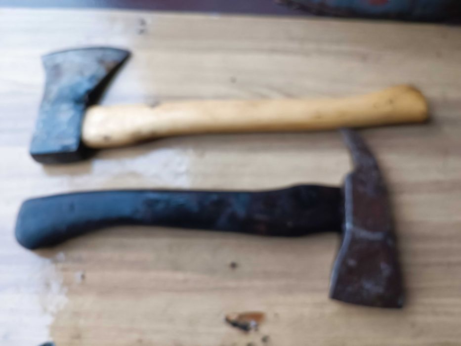 Топор Сокира з дерев'яною ручкою