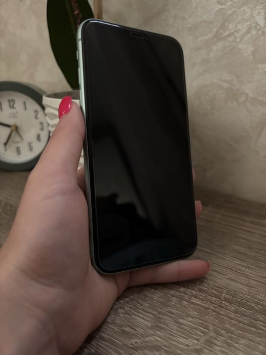 Продам iPhone 11